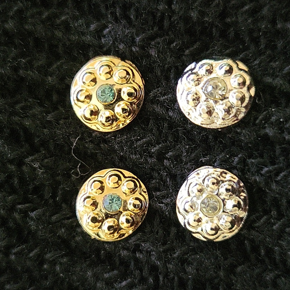 2 pairs of studs - silver and gold tone